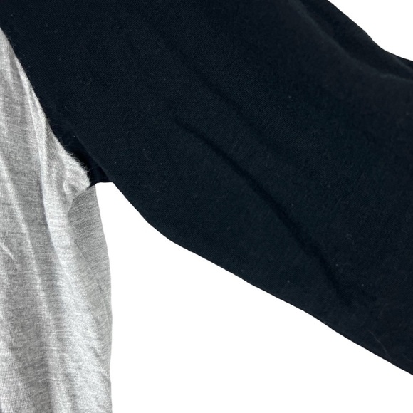 STRANGER THINGS Crop Top Graphic T Shirt Baseball Friends Don’t Lie Size Large - Picture 7 of 9